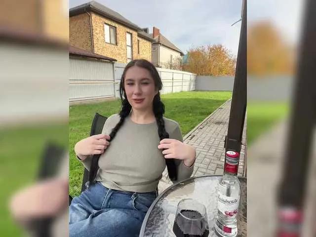 CurvyWoman- from BongaCams