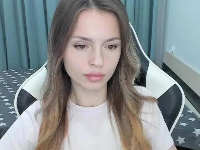 EmilySkout from BongaCams