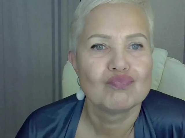 The phenomenal IFannyLove - sweet webcam performer ready to squirt IFannyLove from BongaCams