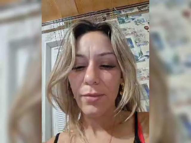 krisred from BongaCams