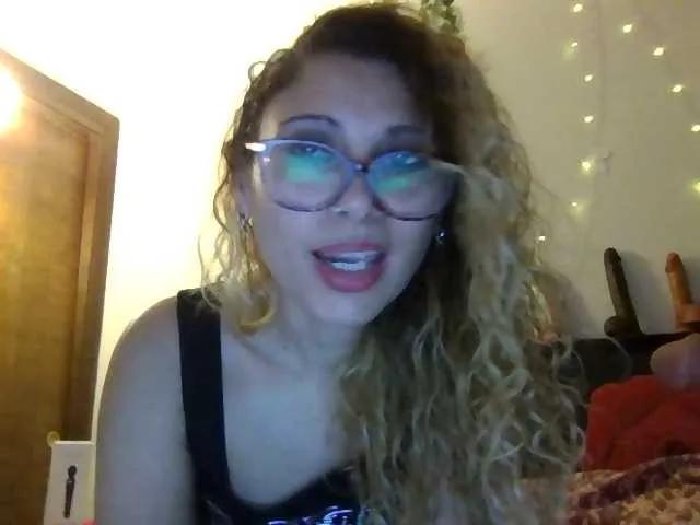 lickablelopez from BongaCams