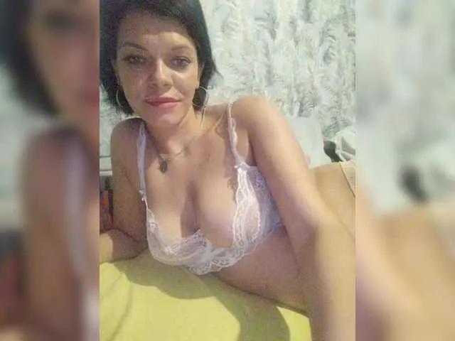 Lois-Lorrie from BongaCams
