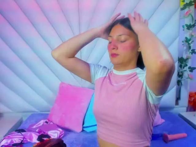 LunaBennett from BongaCams