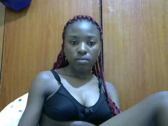 Petitepussie from BongaCams