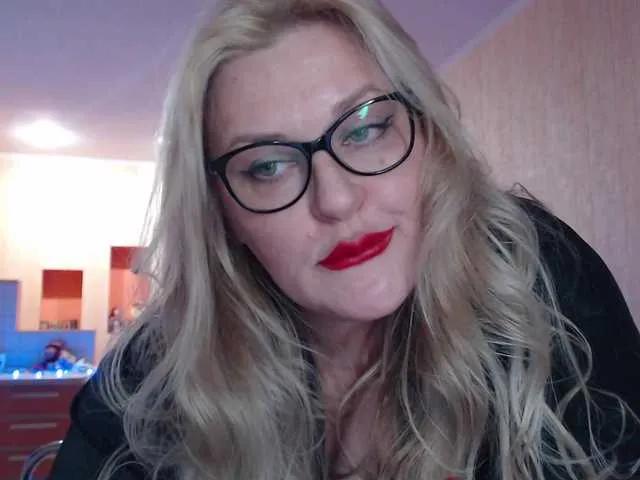 WifeyNusha from BongaCams