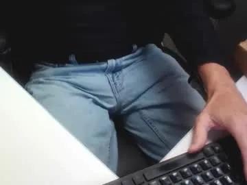 Bicurious beauty: Gardensman_561 gets butt-naked while touching her slit on video gardensman_561 from Chaturbate