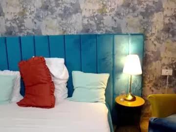 The surprising Lisacroft - slutty online camwhore ready to peak lisacroft from Chaturbate