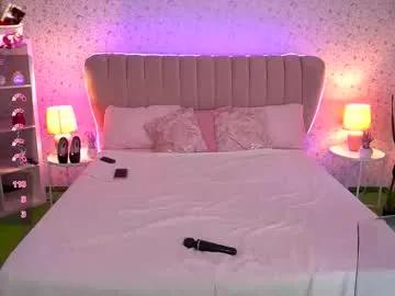 Bicurious hotness: Missyymarty gets nude while fingering her cherry onwebcam missyymarty from Chaturbate