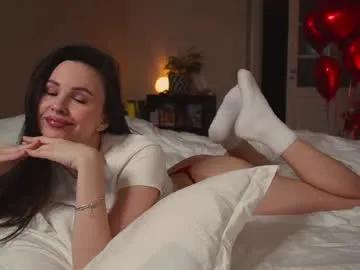 Bicurious wildness: Mynaughtynights gets unclothed while massaging her muff on video mynaughtynights from Chaturbate