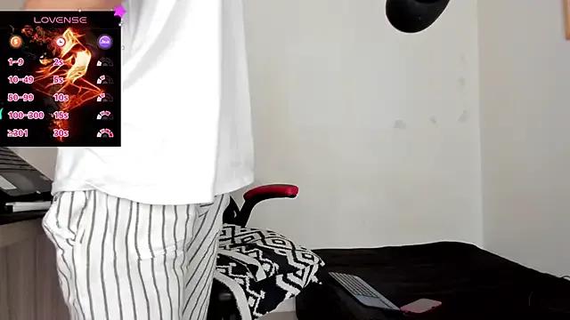 Aron_Baylor from StripChat