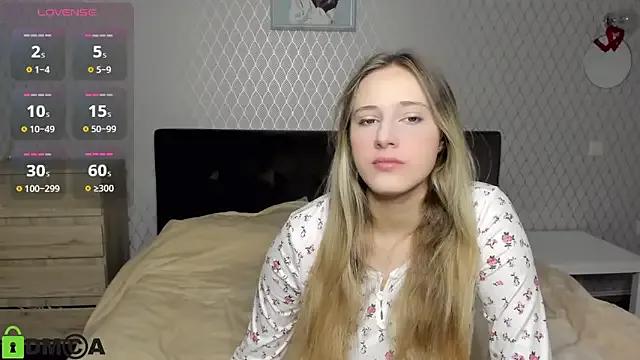 blondy_rina from StripChat