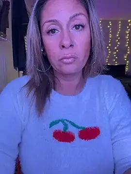 Curious Bossyroxy84 undressing and cumming with their desired toys bossyroxy84 from StripChat