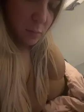 Bustyblondebabe32 from StripChat