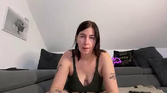 Try Candismiminaughtyworld, she wants to masturbate for you candismiminaughtyworld from StripChat