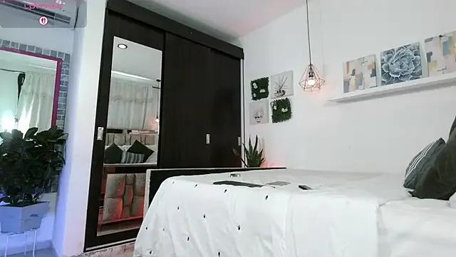 Dulce_Morrys from StripChat