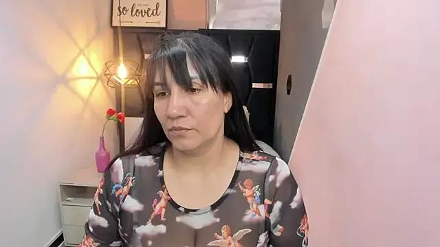 Satisfy your craziest desires with StripChat's fascinating GiaFox_ GiaFox_ from StripChat