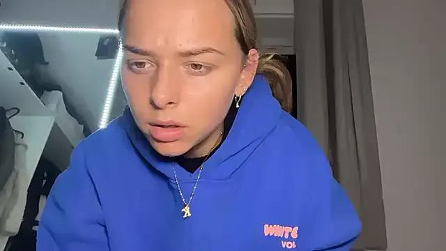 KayleeBella from StripChat