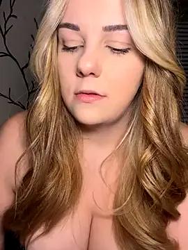 Bicurious hotness: Lisaxtra gets naked while fingering her clit on webcam Lisaxtra from StripChat