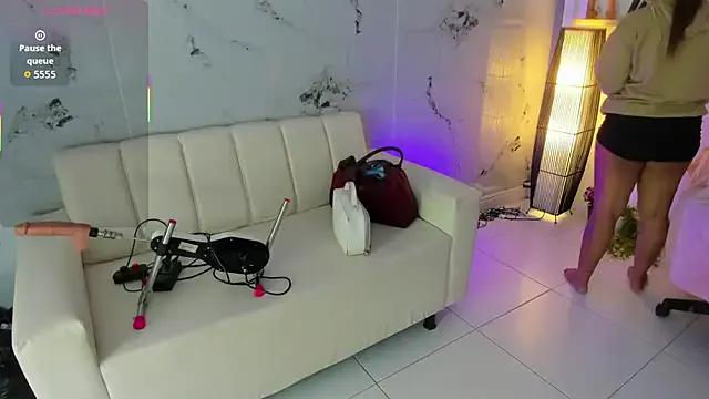 Lucy_Strong from StripChat