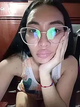 lucyy_liiuu from StripChat