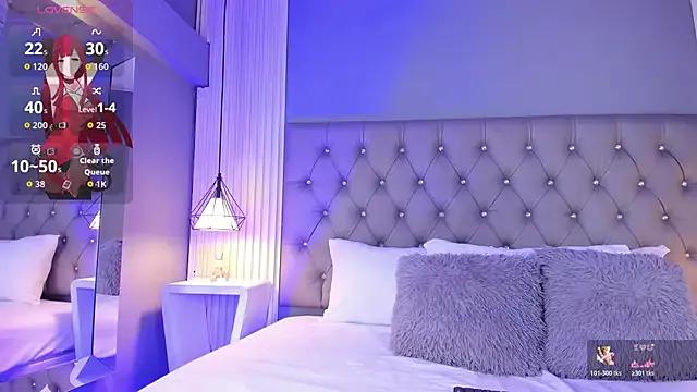 LunaBloomn from StripChat