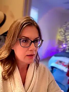 Online wishes and saucy delight with StripChat's seasoned MaiseKnox MaiseKnox from StripChat