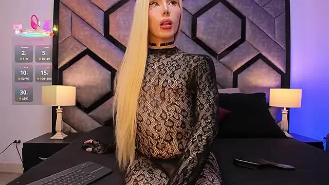 Bicurious wildness: Manu_bauer gets bare naked while caressing her clitoris on camera Manu_bauer from StripChat