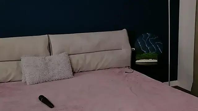 Mila_Anders from StripChat