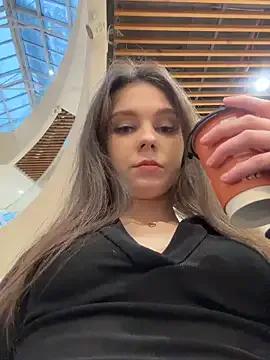 Masturbate to cute slut MilaBee MilaBee from StripChat