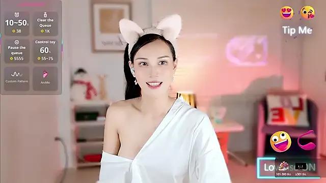 MiNi_Foxy from StripChat