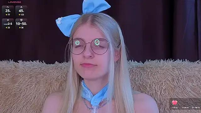 MonicaShiny from StripChat