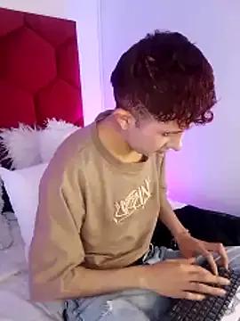 Noah_Xitruxx from StripChat