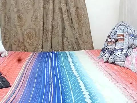 Bicurious beauty: Slender_sweet gets exposed while touching her coochie online slender_sweet from StripChat