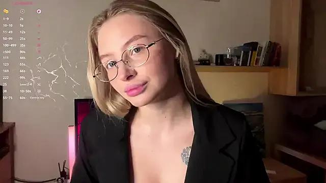 VictoriaMystery from StripChat