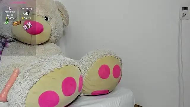 Curious Zahra_milks stripping off and masturbating with her favorite sex toys Zahra_milks from StripChat